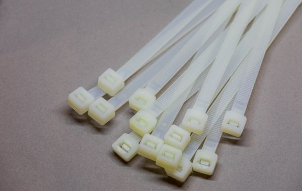 7.6mm x 300mm White Cable Ties 100pcs