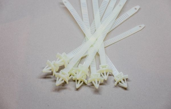 8mm x 150mm White Push Type Cable Ties 100pcs